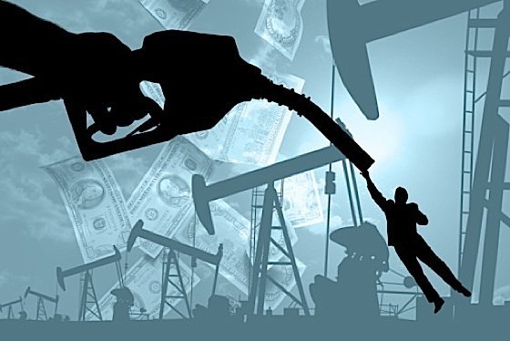 Petroleum and coal products manufacturers, as well as oil and gas extraction and support activities, saw declines in operating profits in the fourth quarter of 2012, Statistics Canada reports.