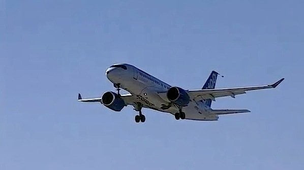 Bombardier-CSeries-aircraft-jet-test-flight-Montreal-EDIWeekly