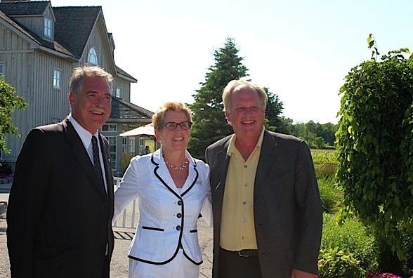 Premier-Kathleen-Wynne-Ontario-food-beverage-industry-strategy-EDIWeekly