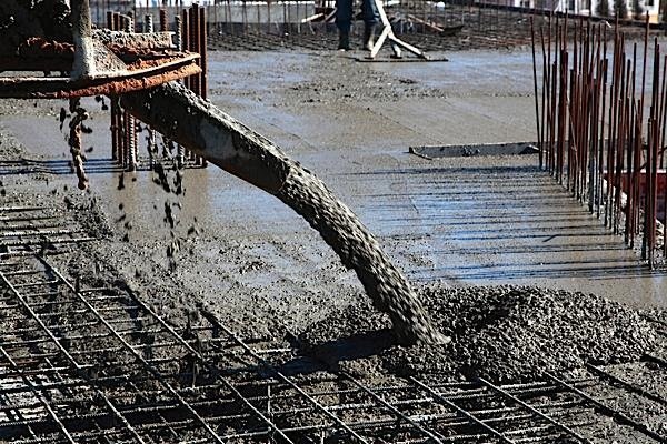 cement-pouring-concrete-Portland-calcium-carbonate-limestone-carbon-dioxide-EDIWeekly