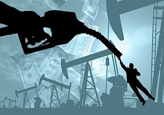 0energy-sector-down-fiscal-quarter-profits-lower-oil-gas-EDI-Weekly Petroleum and coal products manufacturers, as well as oil and gas extraction and support activities, saw declines in operating profits in the fourth quarter of 2012, Statistics Canada reports.