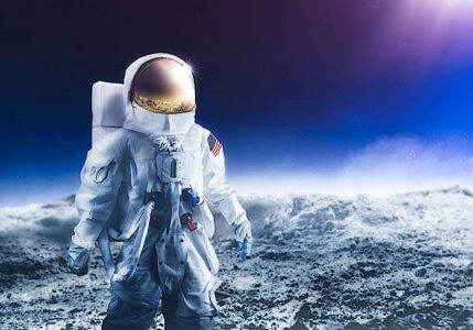 Engineered-Design-Insider-Concept of astronaut on the moon dreamstime_xl_61957373Oil-Gas-Automotive-Aerospace-Industry-Magazine Concept image of an astronaut on the moon in a dust-repelling space suit.